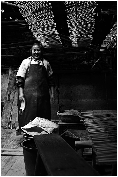 王村口古镇  一位手工制香人与她的半成品
