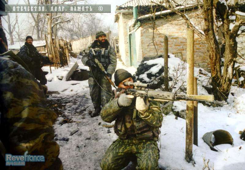 02EAF1E8.jpg