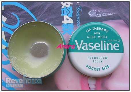 vaseline lip therapy with aloe vera.jpg
