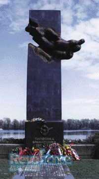spomenik.jpg