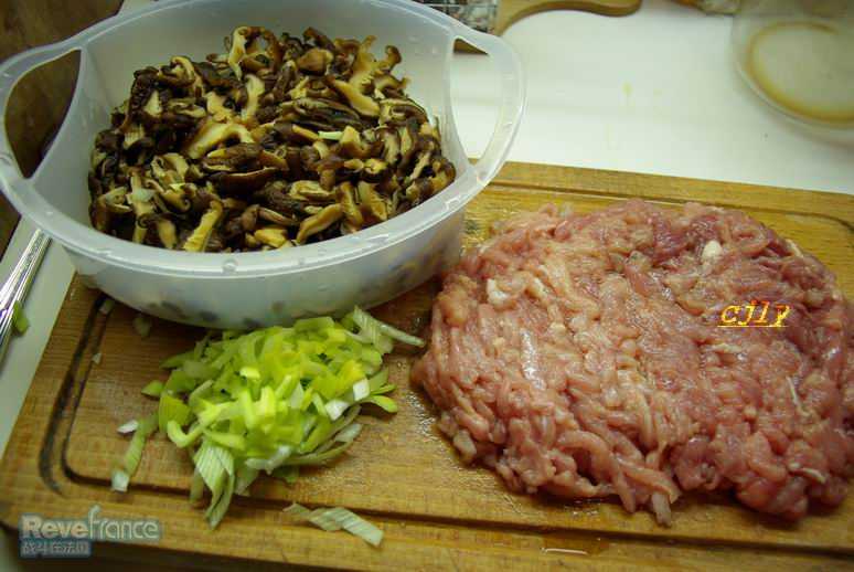 香菇肉丝包和豆沙包2.JPG