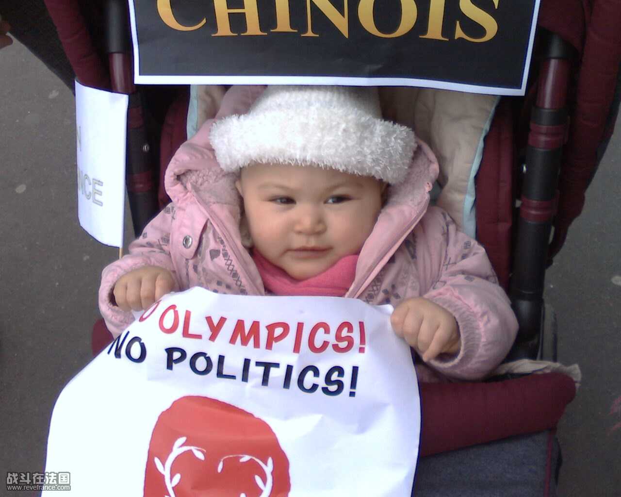 宝宝也来支持北京奥运了，trop mignonne