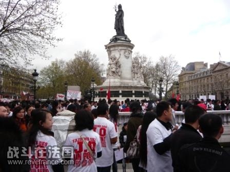 出了地铁站,看到了统一着装的同胞!!打听着上哪儿领衣服!!