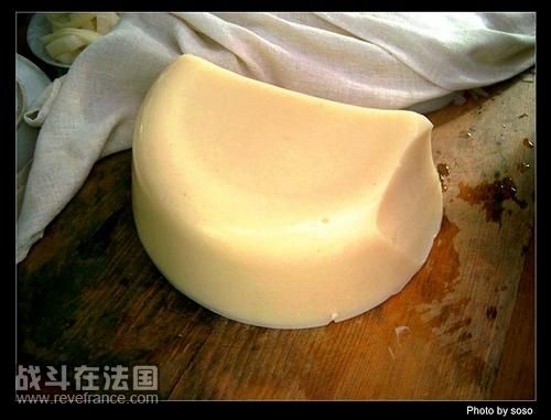 米豆腐是用大米熬成粥再磨成浆，再象点豆腐一样点成米豆腐.jpg