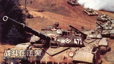 T-72主战坦克纵队行进.jpg
