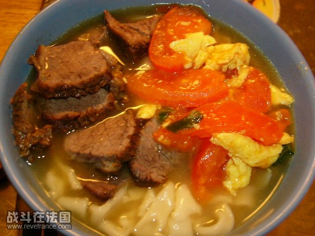 自己擀的面条和卤的牛肉.JPG