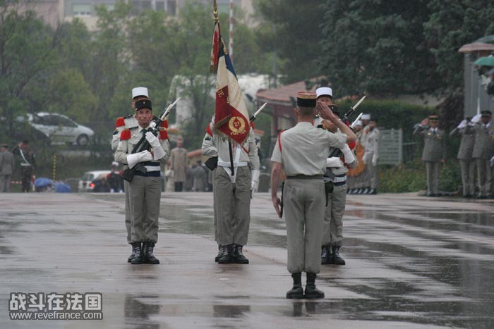 雨越下越大了，