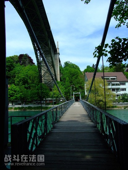 河上的木桥.jpg