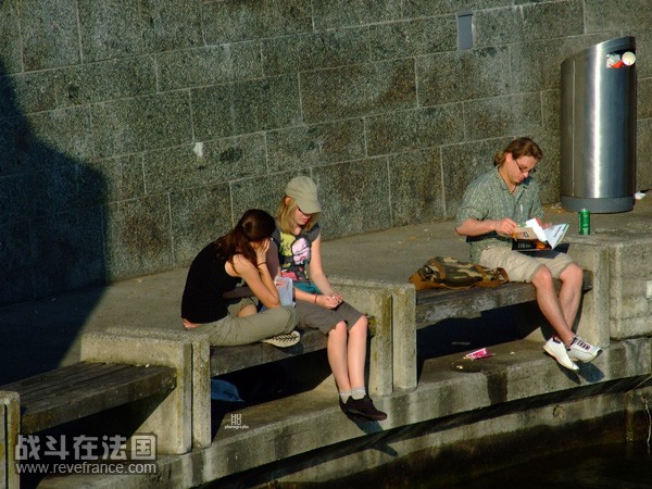湖边少女.jpg