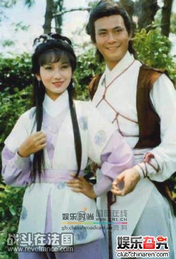 1981年27岁的赵雅芝和秋少秋出演《飞鹰》。这部戏主要是讲芝姐演的拜月教护法之女倪天儿和秋官演的朝廷名捕 ...