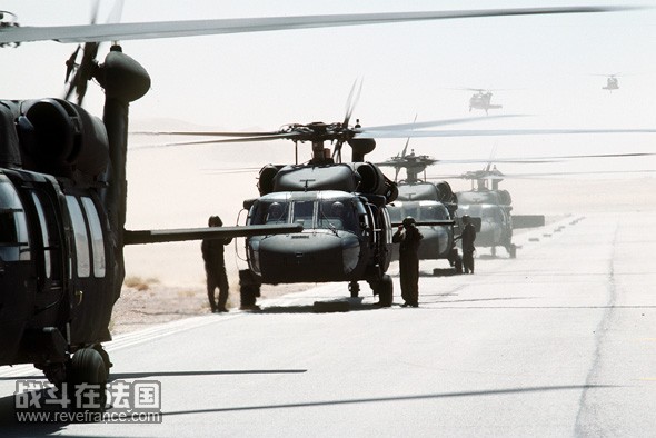 美国UH-60A“黑鹰”中型多用途直升机.jpg