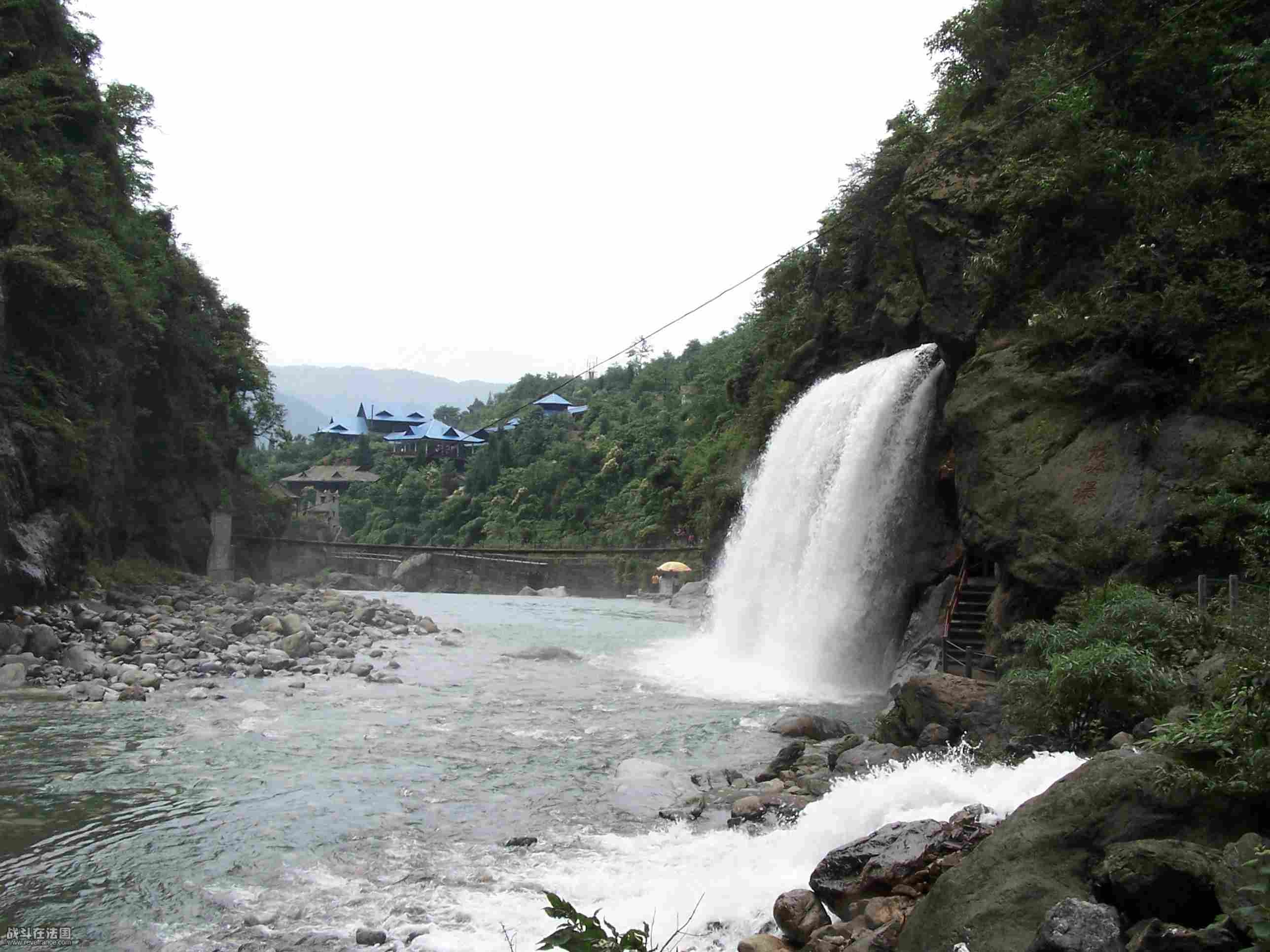 远端蓝顶的度假村，已经没有了