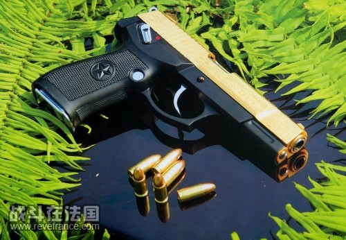 国产CF98工艺手枪，金的？.jpg