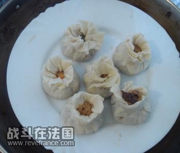 在锅里了~~~还是没熟的~~