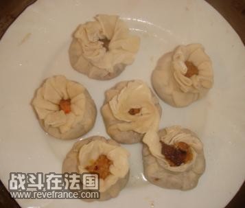 包好在桌上~还没蒸~