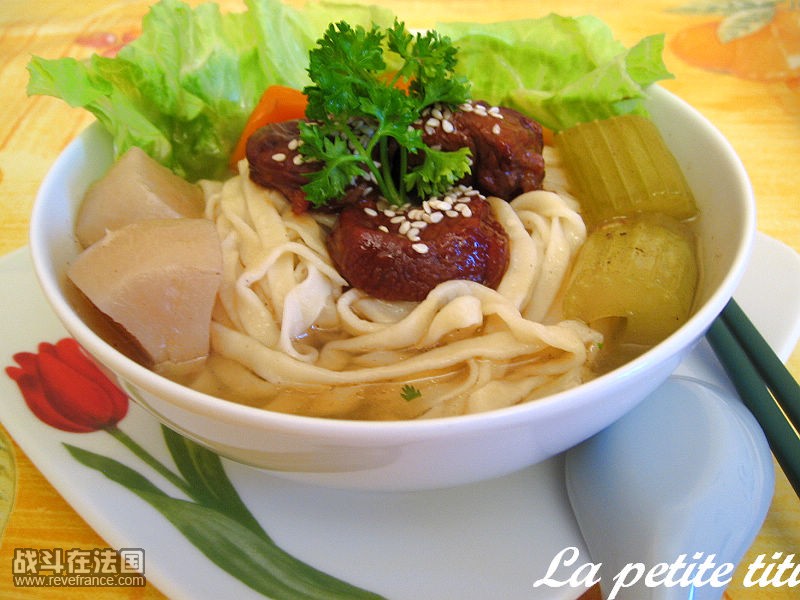 清炖牛肉手擀面(近照).jpg