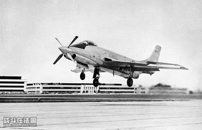 800px-McDonnell_XF-88B_(SN_46-525)_turboprop_landing_060728-F-1234S-038.jpg