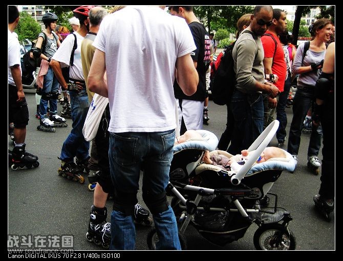 这样滑不会摔倒，不过下坡偶就不清楚了！