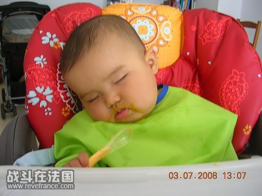 吃着饭也能睡着 1.JPG