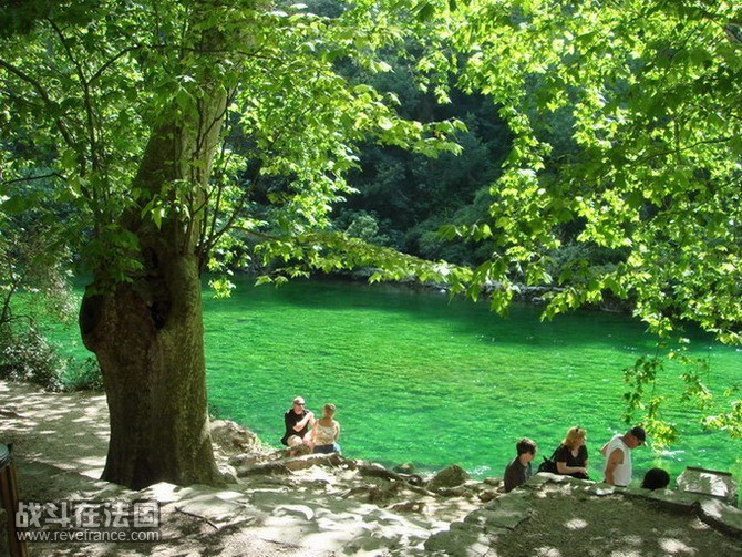 Fontaine-de-Vaucluse4.jpg