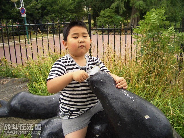 他以为自己很帅