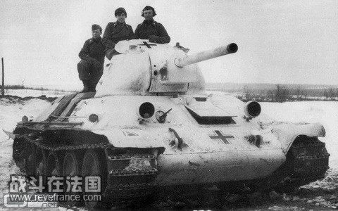 德军装备的T-34坦克.jpg