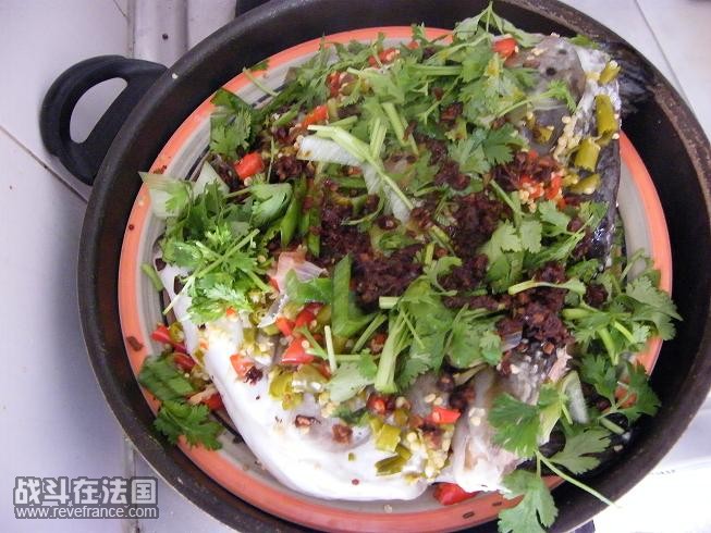 铺满了各种佐料