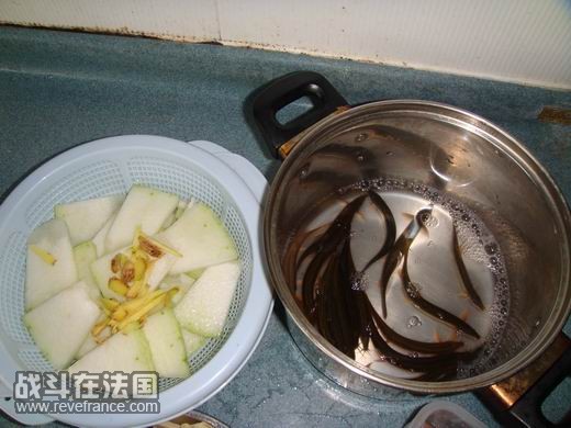 汤的材料：泥鳅和冬瓜