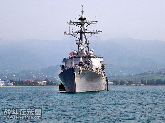 美军麦克福尔号军舰以运送救援物资名义进入黑海.jpg