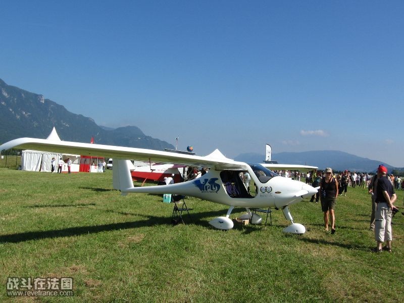 chambery_image004参加表演的飞机.jpg