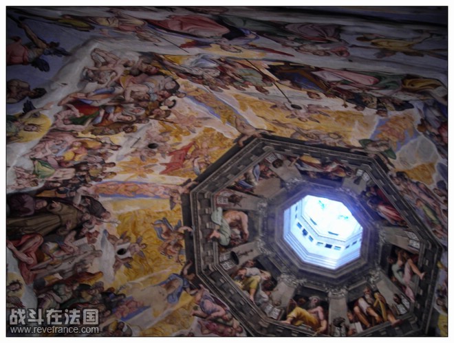 圣百花内部最有名的要算这个 200 平方米的巨幅壁画《末日的审判》