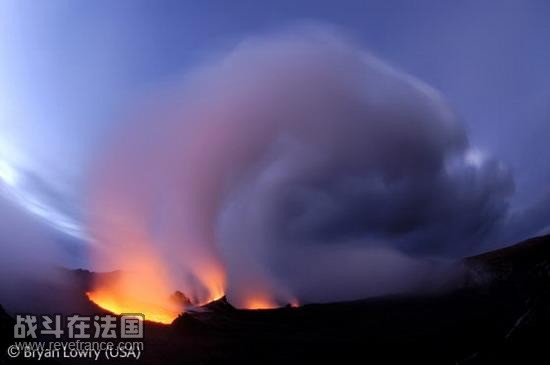 基拉韦厄火山破晓时分/布赖恩・洛维(美国)