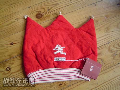 newmen的小丑帽子。