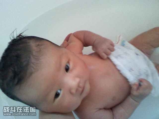 妈妈把我出卖了.裸照啊!!