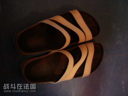 贝肯鞋，VP上买的。很舒服，我当拖鞋在家穿。