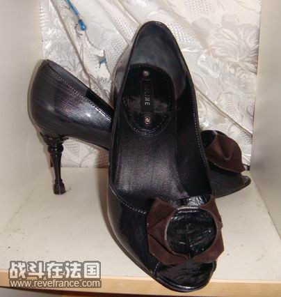 穿它参加俩婚礼了都