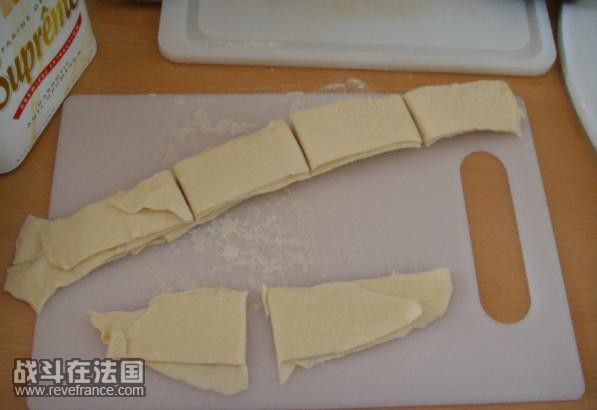 长条切段，喜欢小麻花就切短