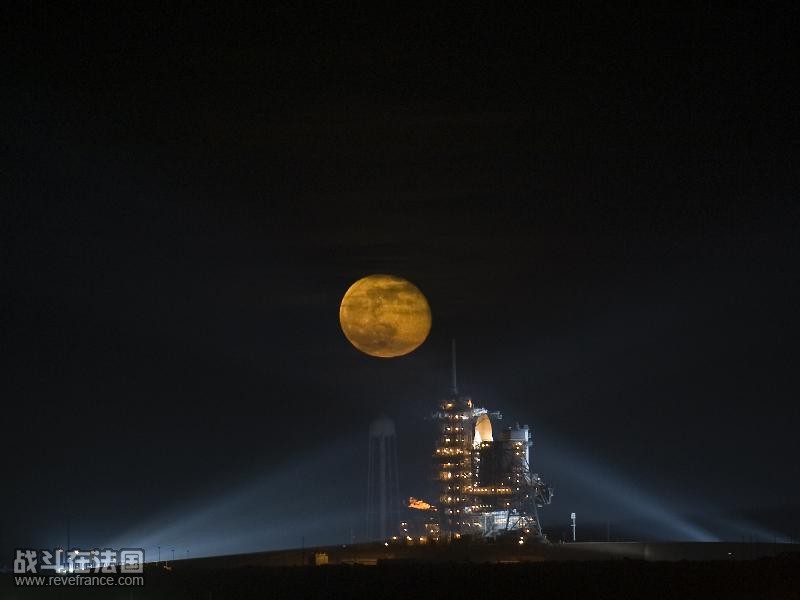 290687main_moon-1600_800-600.jpg