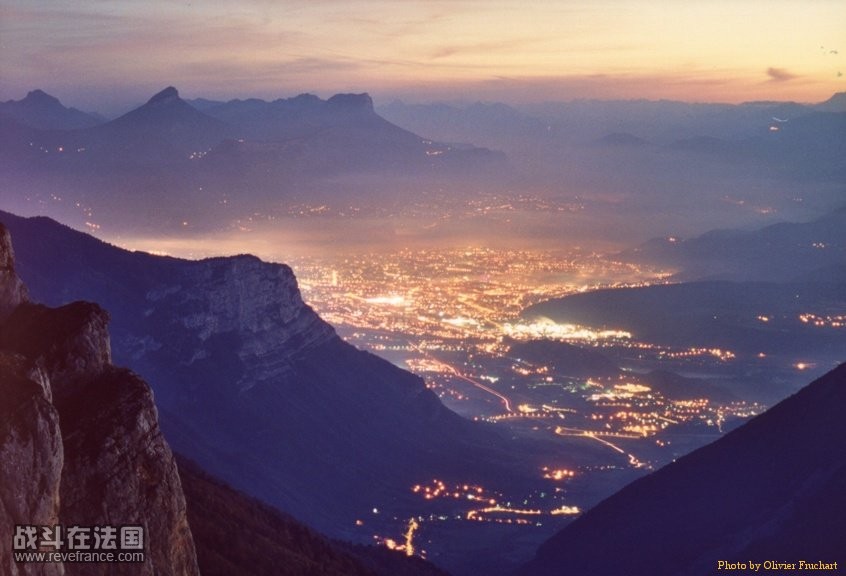 grenoble-by-night.jpg