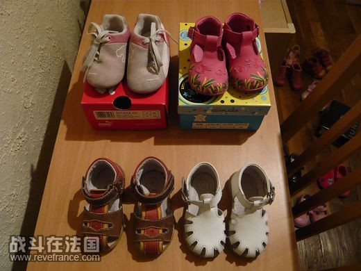 19码 后左PUMA 10欧 后右COMPLICES 5欧 前左 BALIOLE 8欧 前友 PAT ET ....5欧