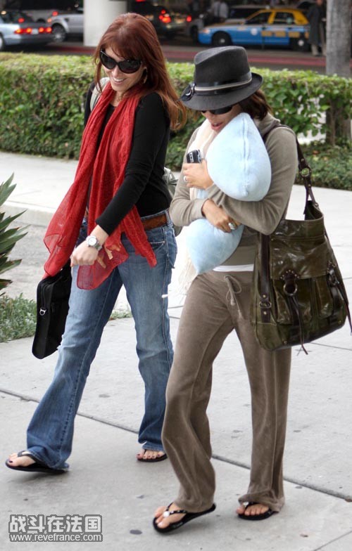 eva-longoria-lax-11308-5.jpg