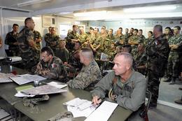 briefing_commandant_du_batfra_medium2[1].jpg