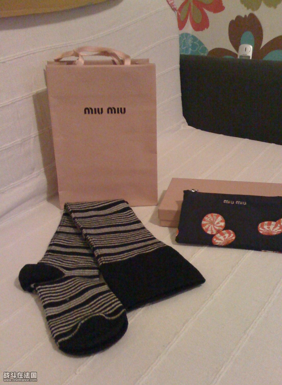 MUIMUI的袜子和小钱袋 钱袋是6号提前5折的  袜子市号4折的所得 嘿嘿