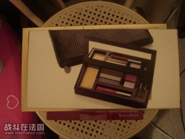 CLARINS化妆礼包.jpg