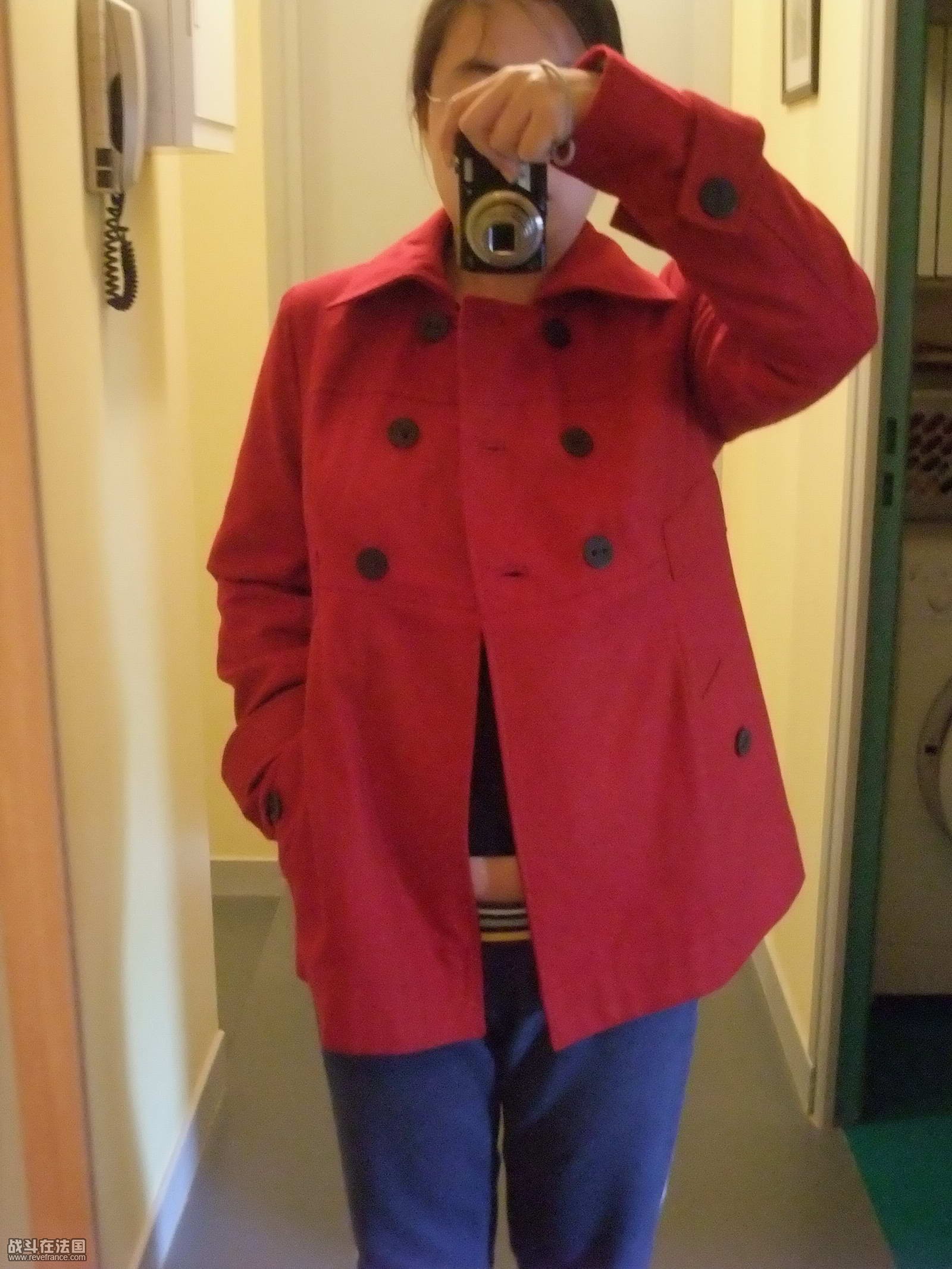 不扣，这张就可以清晰的看到我的小肚肚从衣服之间爆裂出来！