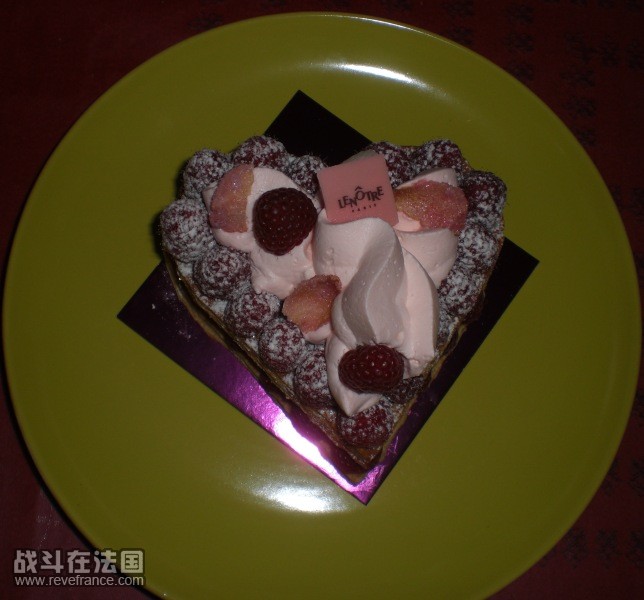 lenotre mille feuilles en forme coeur pour 2 personnes.JPG