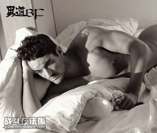 David Gandy身高1米88，外表成熟英俊，是当类模特的翘楚.jpg
