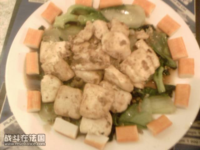 蚝油豆腐。。。放了些白菜，吃点素的，去去油腻