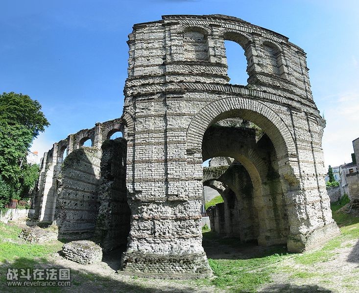 733px-Palais_Galien-panoramique.jpg