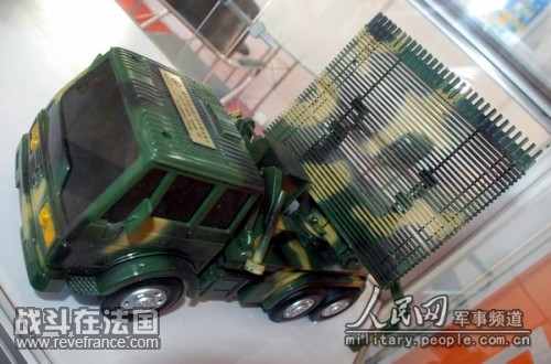南京电子技术研究所展出的YLC-2V型S波段机动三坐标警戒雷达.jpg